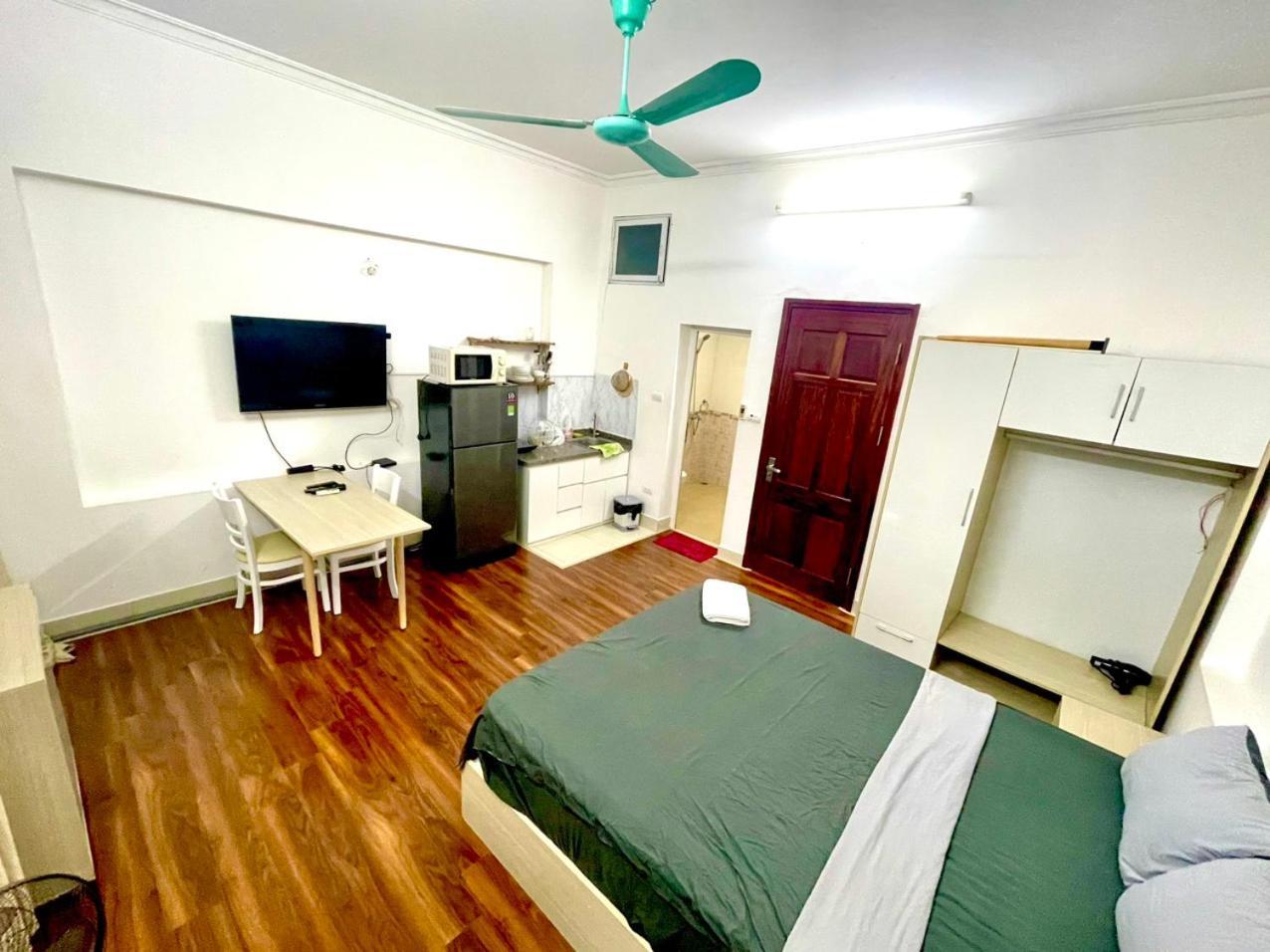 Apartment 1342 Bedroom Chilling View Spacious Balcony Close Ho Tay Full Sunlight Hanoi