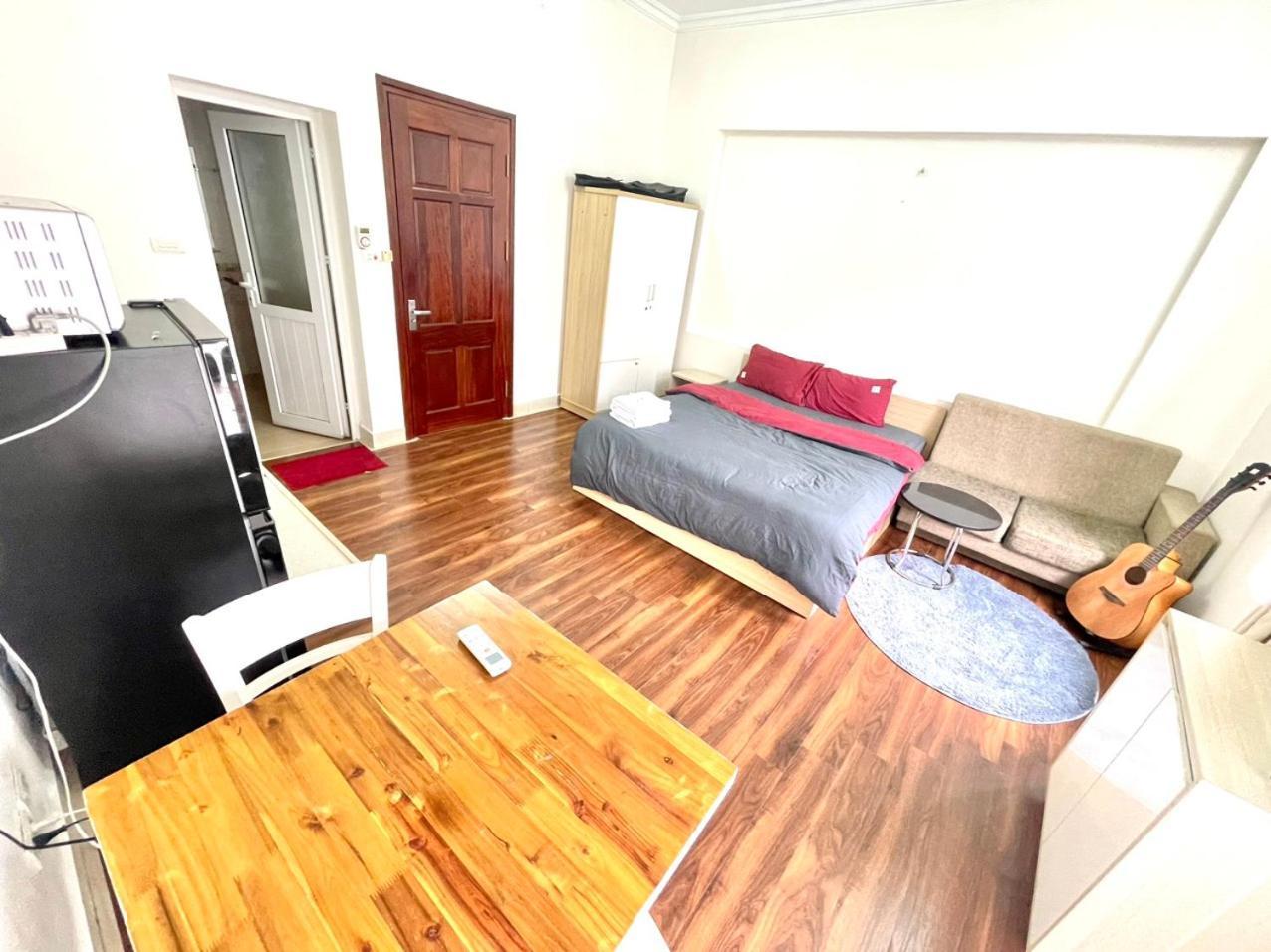 1342 Bedroom Chilling View Spacious Balcony Close Ho Tay Full Sunlight Hanoi