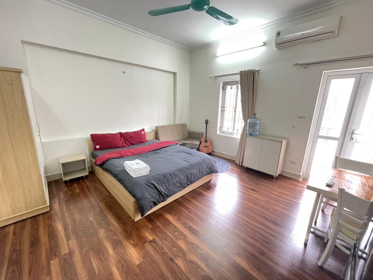 1342 Bedroom Chilling View Spacious Balcony Close Ho Tay Full Sunlight Apartment Hanoi
