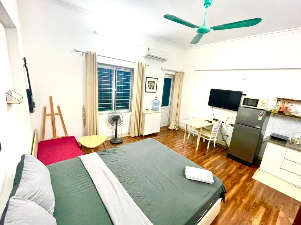 1342 Bedroom Chilling View Spacious Balcony Close Ho Tay Full Sunlight Apartment Hanoi