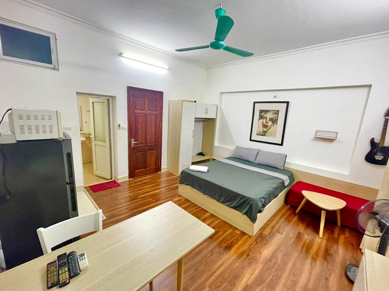 Apartment 1342 Bedroom Chilling View Spacious Balcony Close Ho Tay Full Sunlight Hanoi